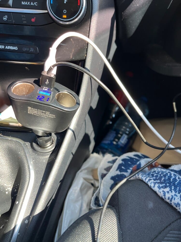 Customer photo review of Adaptor priza auto multiplicator 120W, Timebox, 2x soclu auto, 2 x USB, 1 x USB-C, afisaj display voltaj, Negru