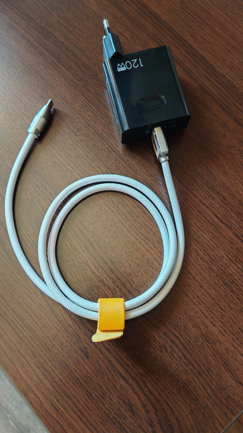 Customer photo review of Incarcator Retea Timebox, 2 Porturi, 120W Fast-Charge, 1 x Type-C, 1 x USB Q,C 3,0, Negru