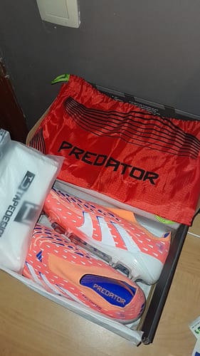 Customer photo review of PREDATOR ELITE LACELESS FG CORAL BLAZE - CORAL/BLANC/BEAM ORANGE