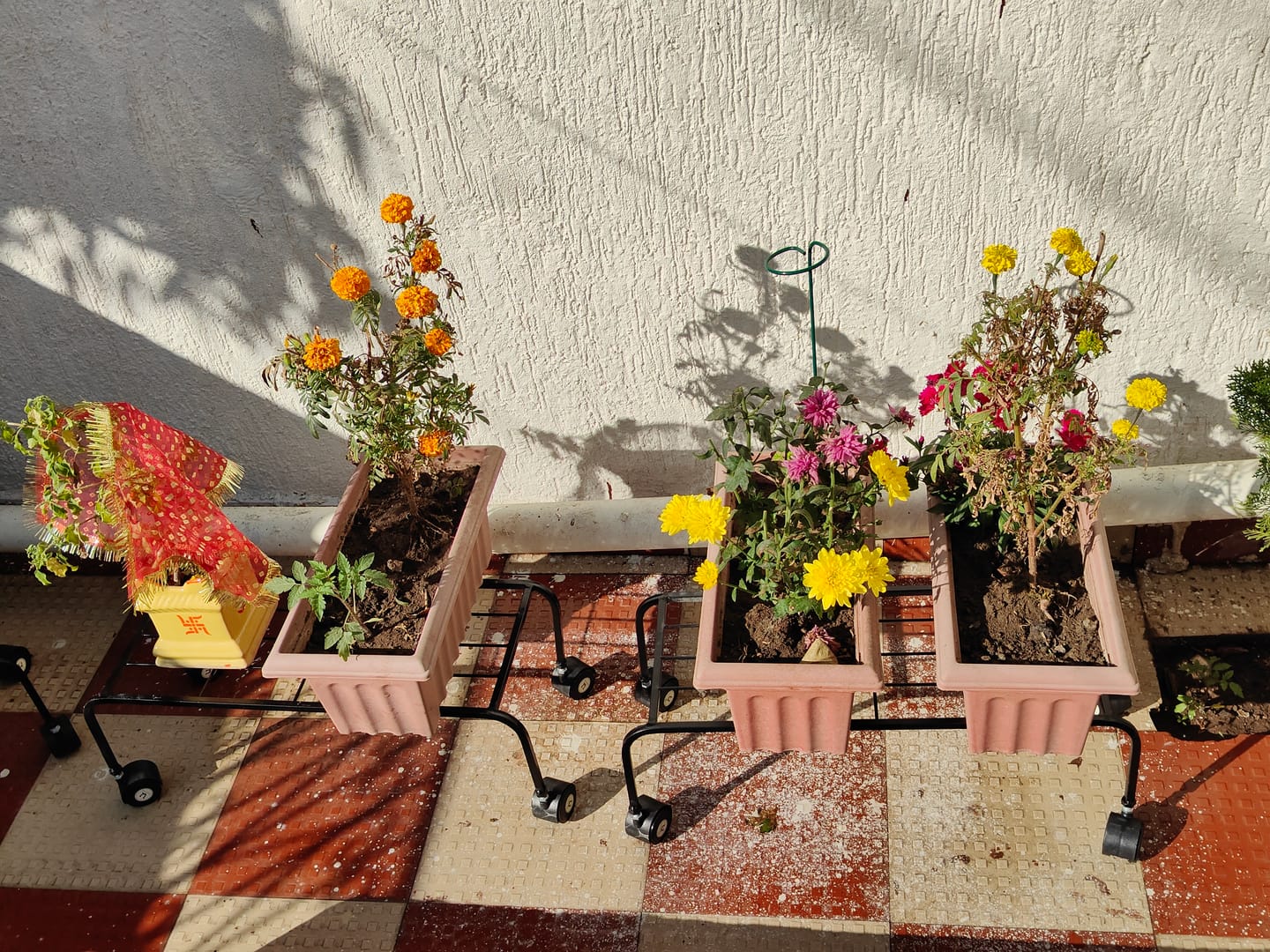 Customer photo review of United Crafts Mega Pot Stands-High Quality Metal Stand for Home