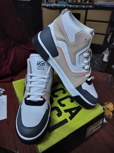 Customer's Bacca Bucci EVOKE sneakers in a stylish white, beige, and grey colorway, displayed on the product box.