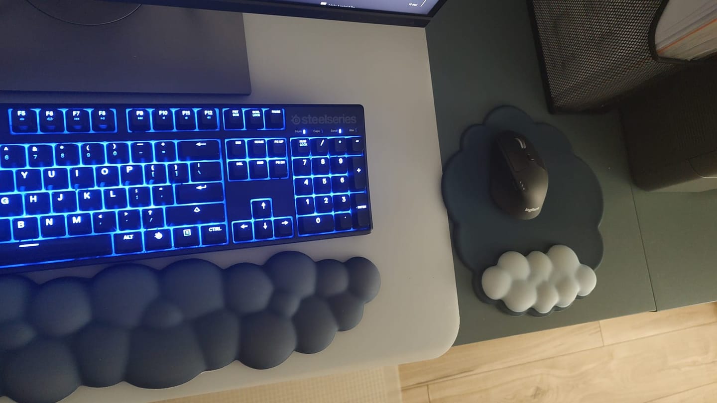 Customer photo review of Mousepad ergonomic, spuma cu memorie pentru sustinere incheietura mana cu Wrist Rest, Baza anti-derapanta, Nor Verde inchis