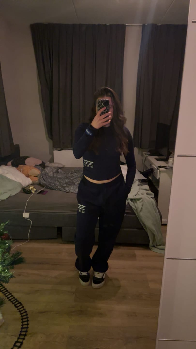 Customer photo review of LABEL LONGSLEEVE TOP NAVY