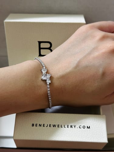 Customer photo review of Zayla Bow Bracelet