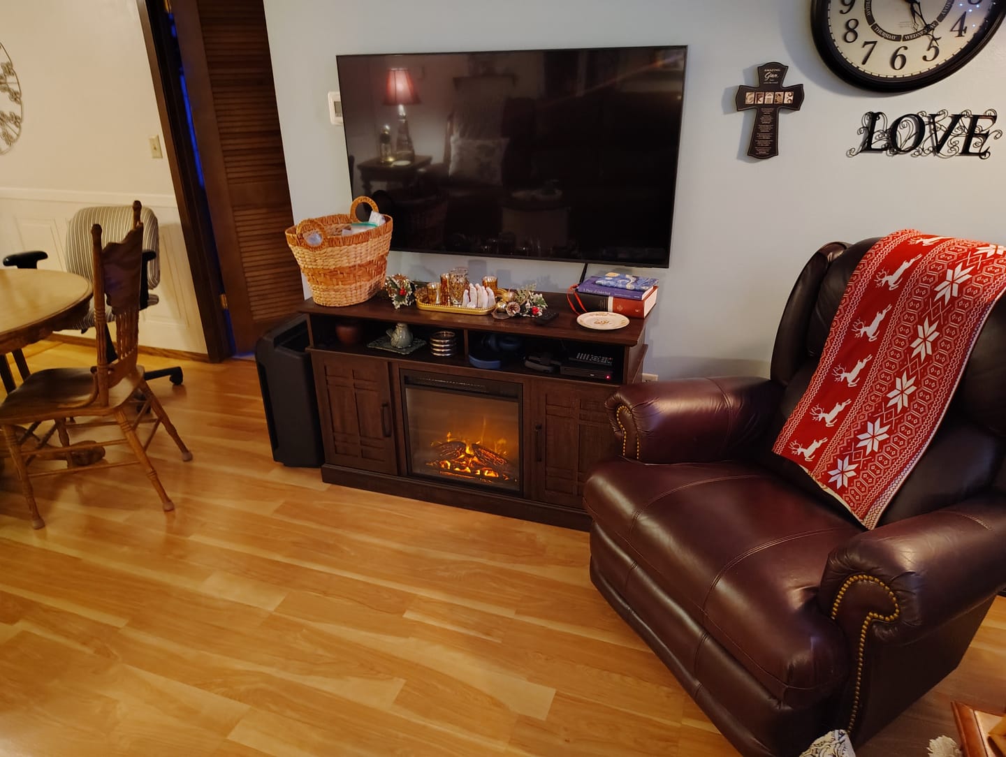 Customer photo review of Norrell 48" Wood Grid Door Farmhouse Fireplace TV Stand