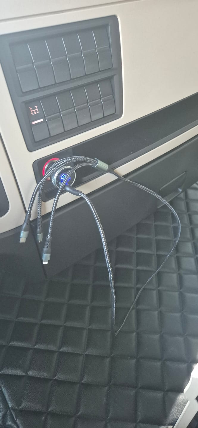 Customer photo review of Cablu de date si incarcare Rapida, Timebox, 3 in 1, Nailon, Super Fast Charge 120W, USB, Type C, Lightning, Micro-USB, Albastru