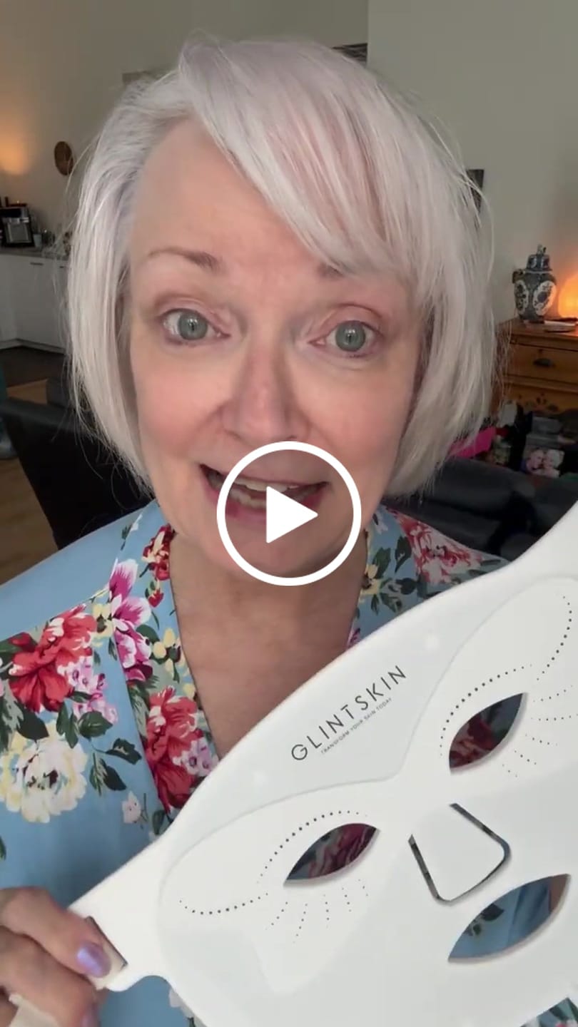 Customer video review of LED Light Therapy Face Mask –Classic Series
