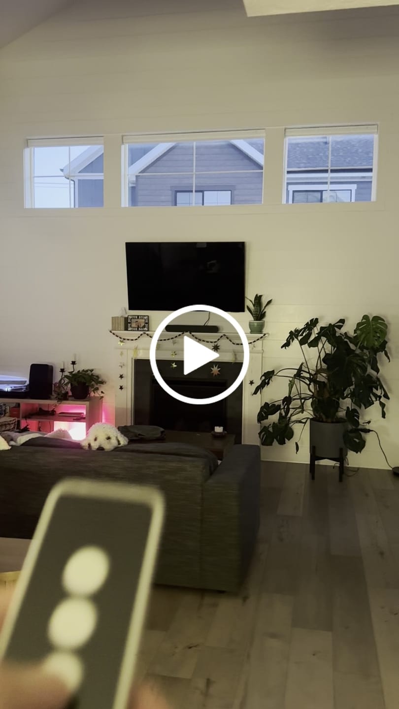 Customer video review of SmartWings Motorized Light Filtering Cellular Shades Nowa