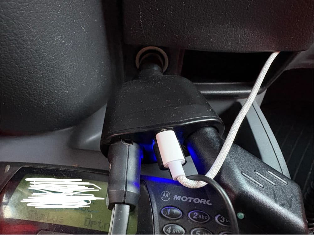 Customer photo review of Adaptor priza auto multiplicator 120W, Timebox, 2x soclu auto, 2 x USB, 1 x USB-C, afisaj display voltaj, Negru