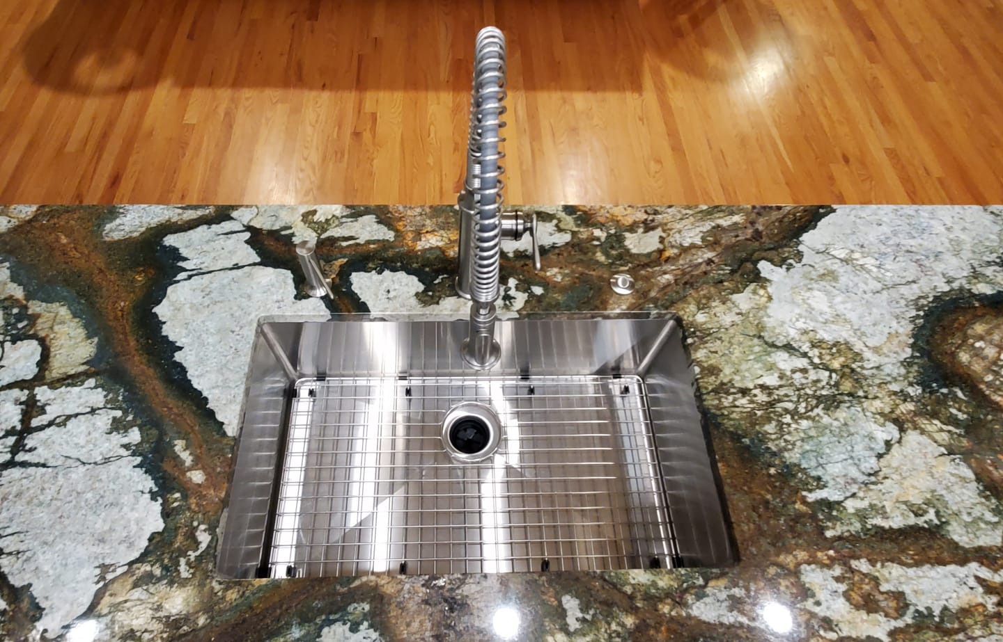 Customer photo review of 31" Stainless Steel Undermount Kitchen Sink - Single Bowl - Center Drain (5S31b-10)
