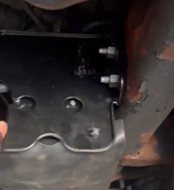 Customer photo review of Air Ride Suspension Compressor Pump for 2002-2016 Cadillac, 2001-2016 Chevy, GMC