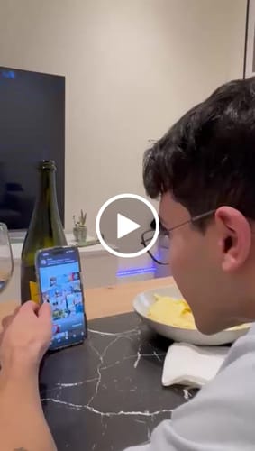 Customer video review of Tu Historia en Música – Emoción Garantizada