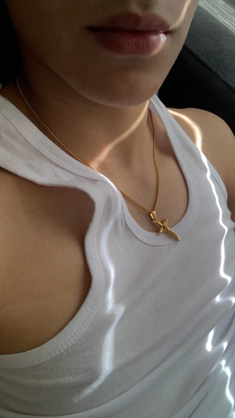 Customer photo review of Cross Minimal Pendant Oro