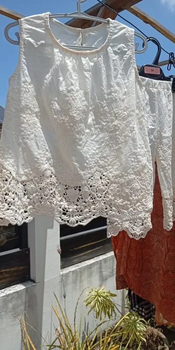 Customer photo review of Lace Sleeveless Pants Set