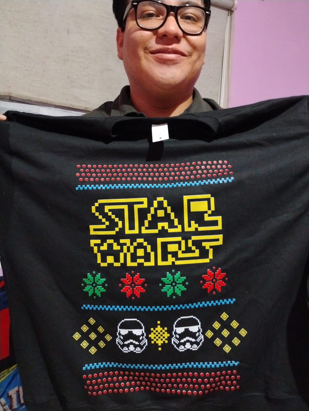 Customer photo review of SUDADERA NAVIDAD UGLY STAR WARS