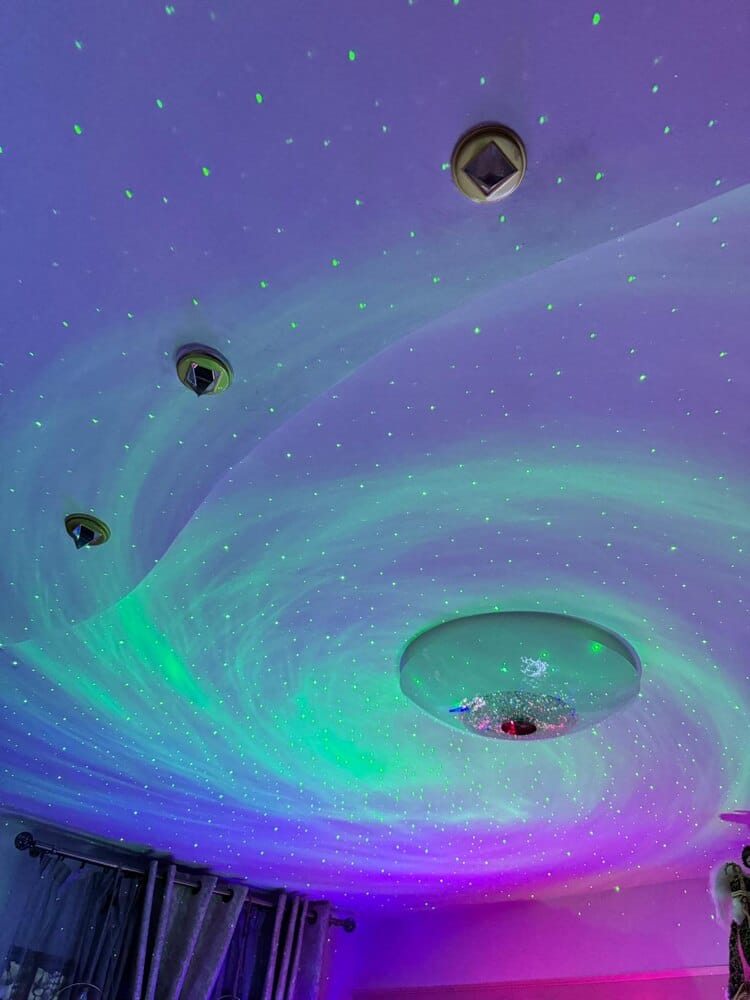 Customer photo review of Lampa de veghe tip proiector stele Timebox, galaxii pentru camera, Bluetooth cu boxa integrata, Temporizator, forma Nebula, Galaxie, Rotativ 360, Control Vocal, Negru