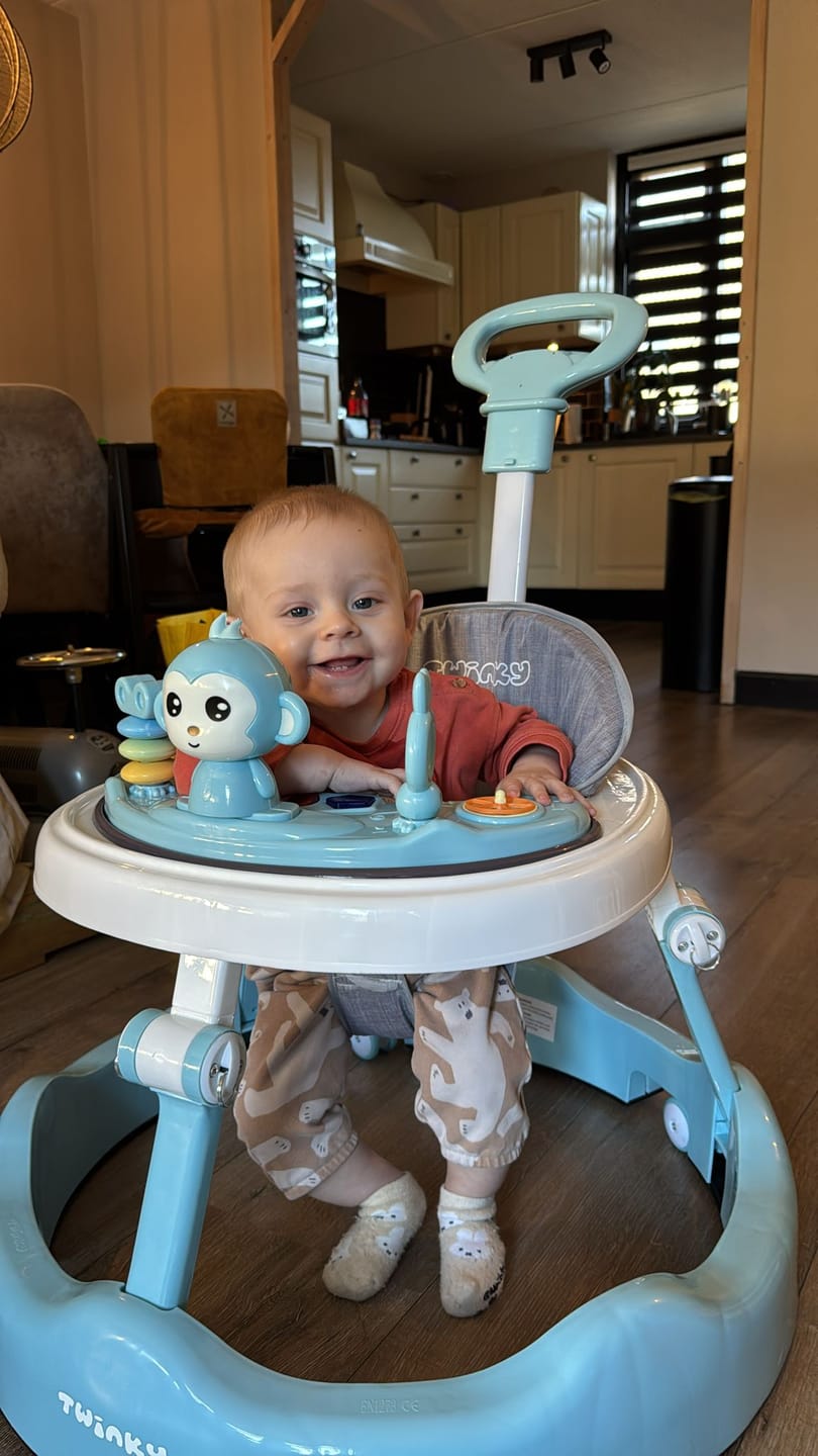 Customer photo review of Twinky Loopstoel Baby - Blauw