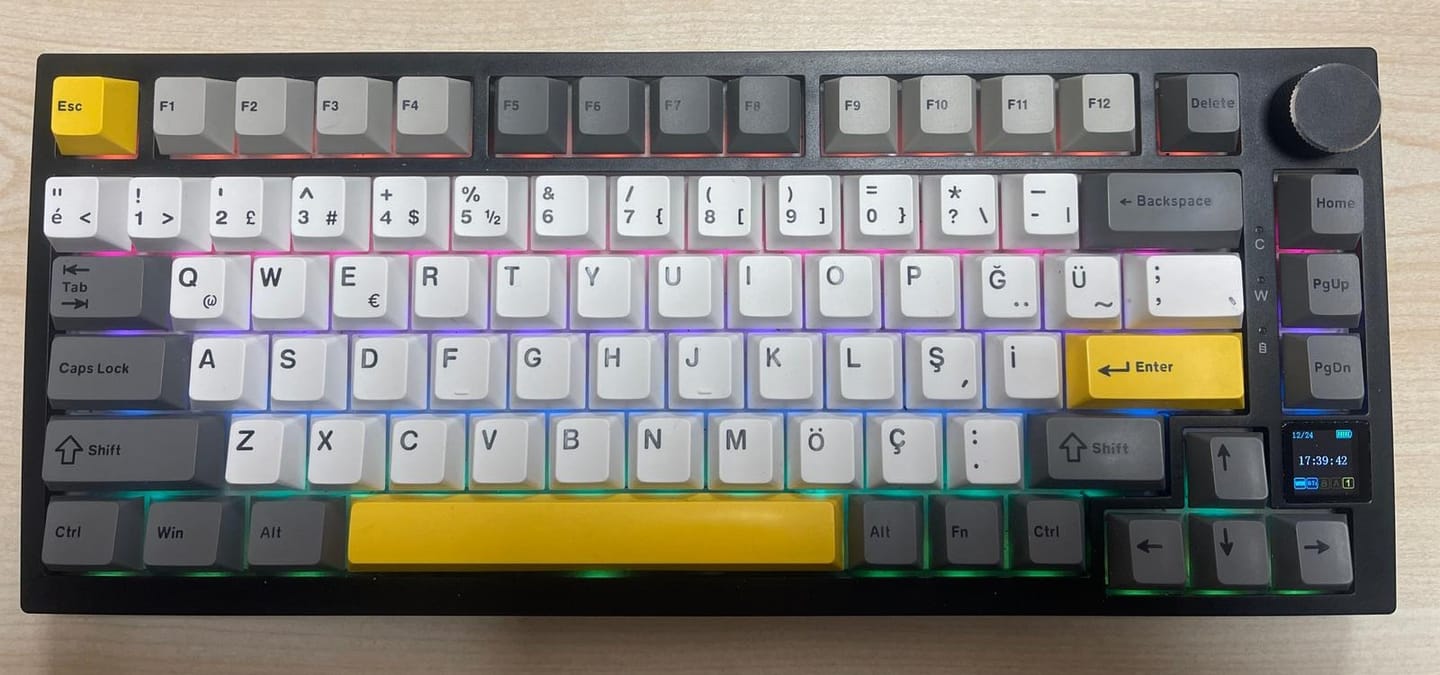 Customer photo review of Wraith Çift Enjeksiyonlu PBT Türkçe Tuş Takımı