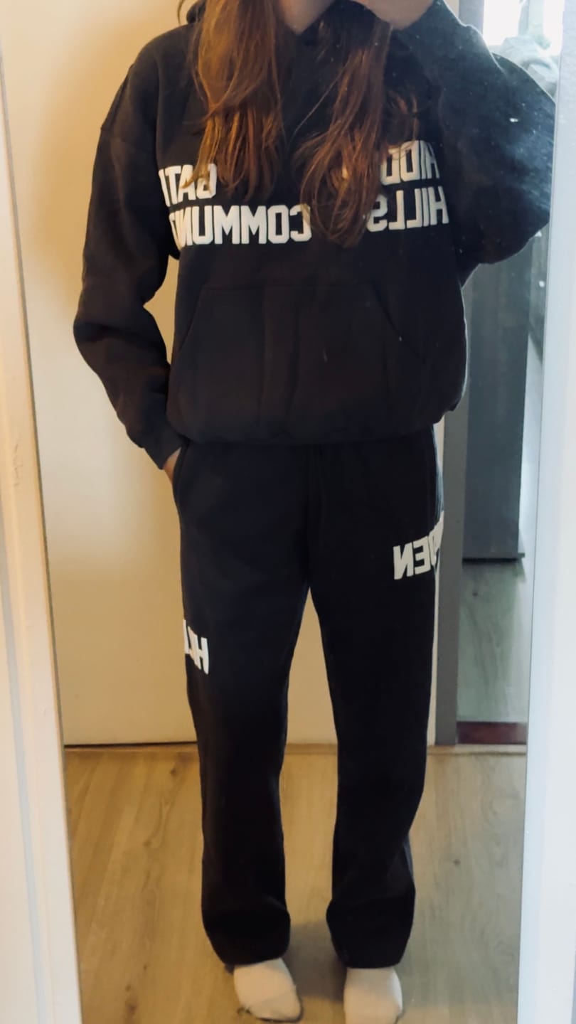Avis client avec photo sur le pantalon de survêtement à jambes droites GATED COMMUNITY, gris foncé