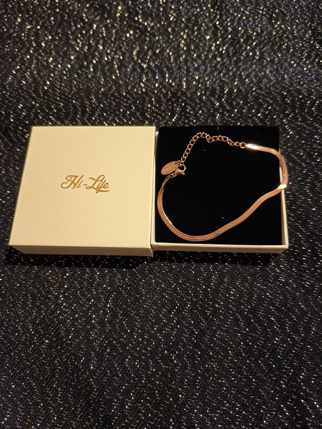 Customer photo review of Hi-Life Sleek Armband 14K Gold Plated