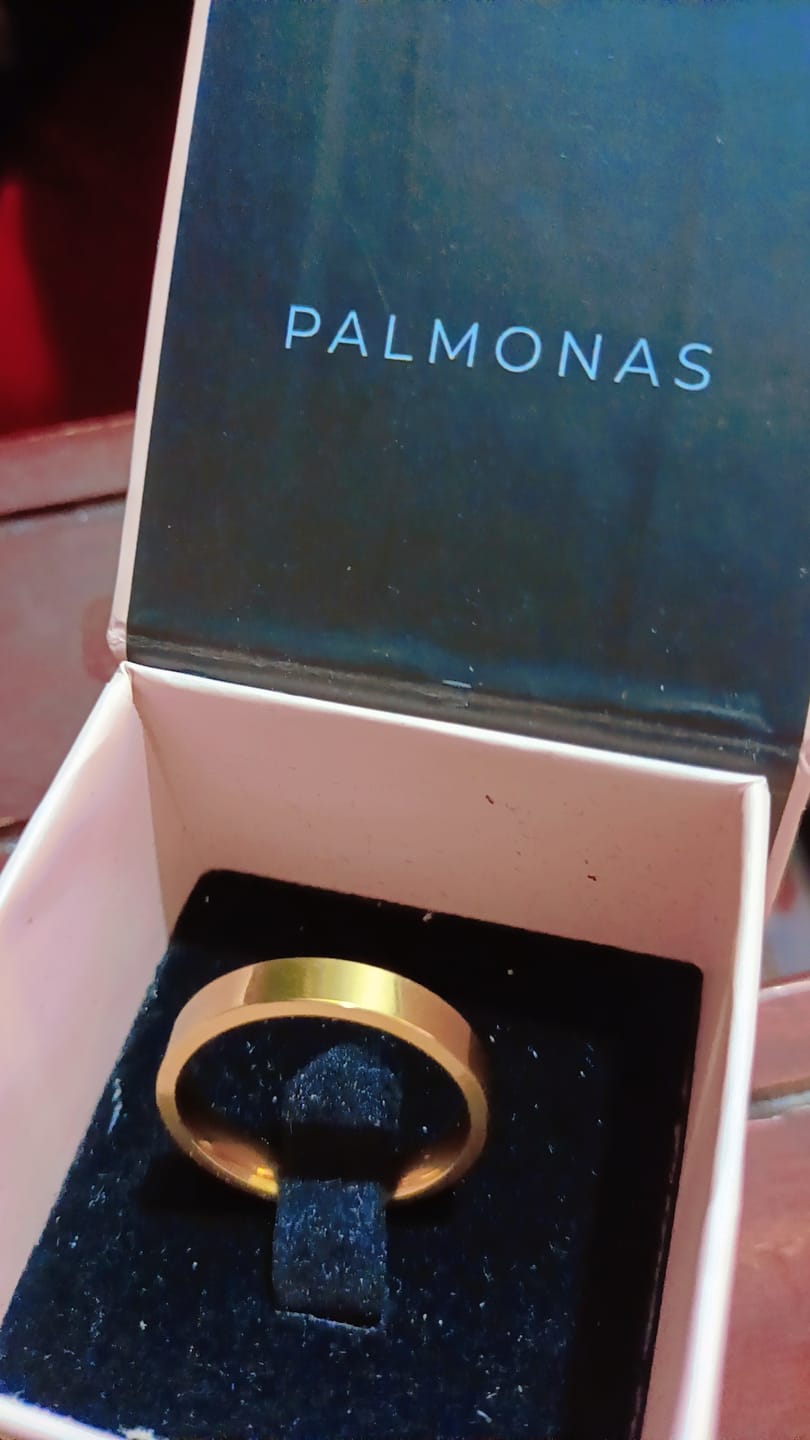 Customer photo review of Vintage Gold Band Ring