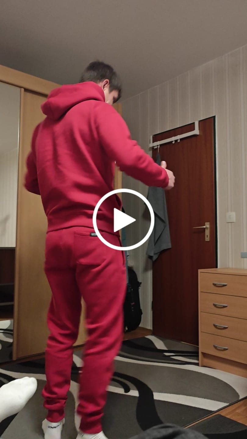 Customer video review of Lifestyle Herren Hoodie rot mit Stickerei by SAEBIS®