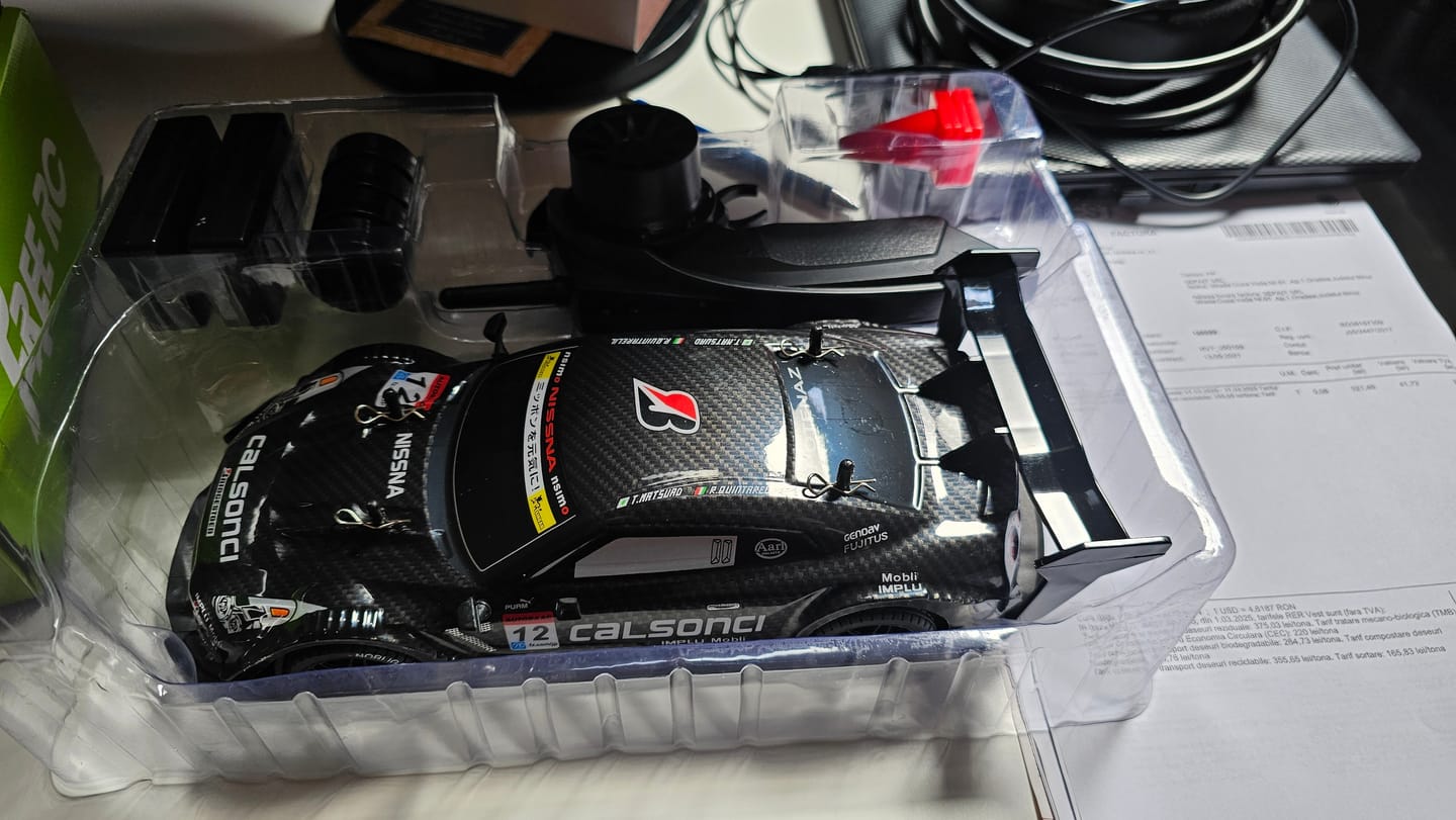 Customer photo review of Masina cu telecomanda RC, Timebox, Drift car, 30km/h, 4x4, lumini LED, cauciucuri interschimbabile, 2 baterii tip acumulator incluse, 1:16, Negru