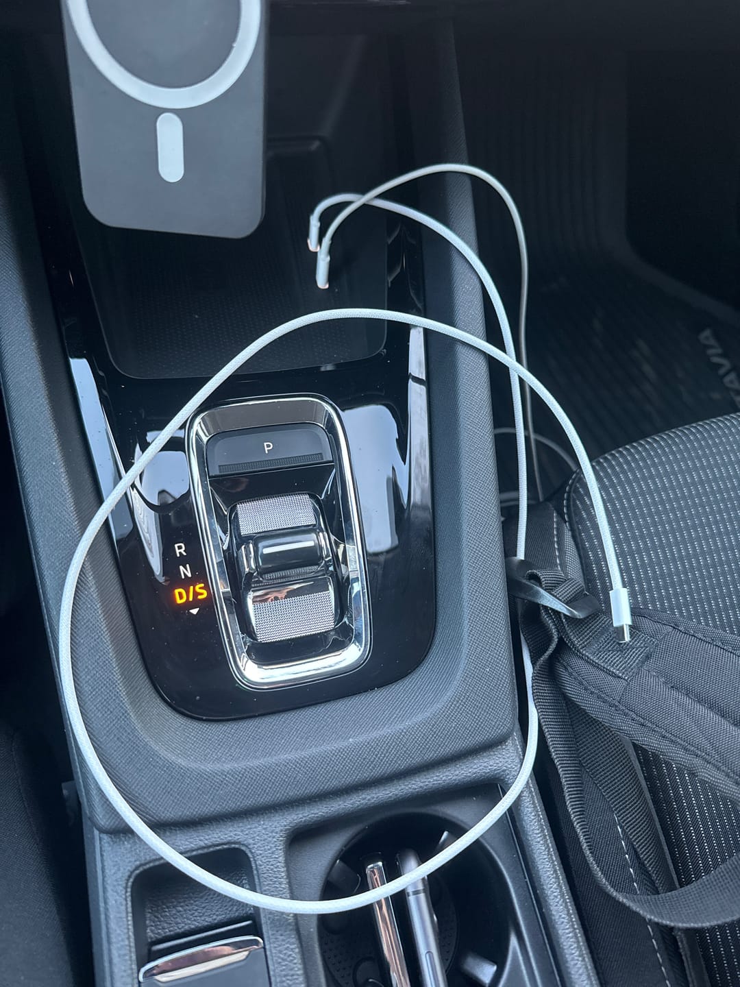 Customer photo review of Cablu Date si Incarcare Rapida Timebox, 66W, QC 3,0, Type-C la USB-C, 1m, Alb