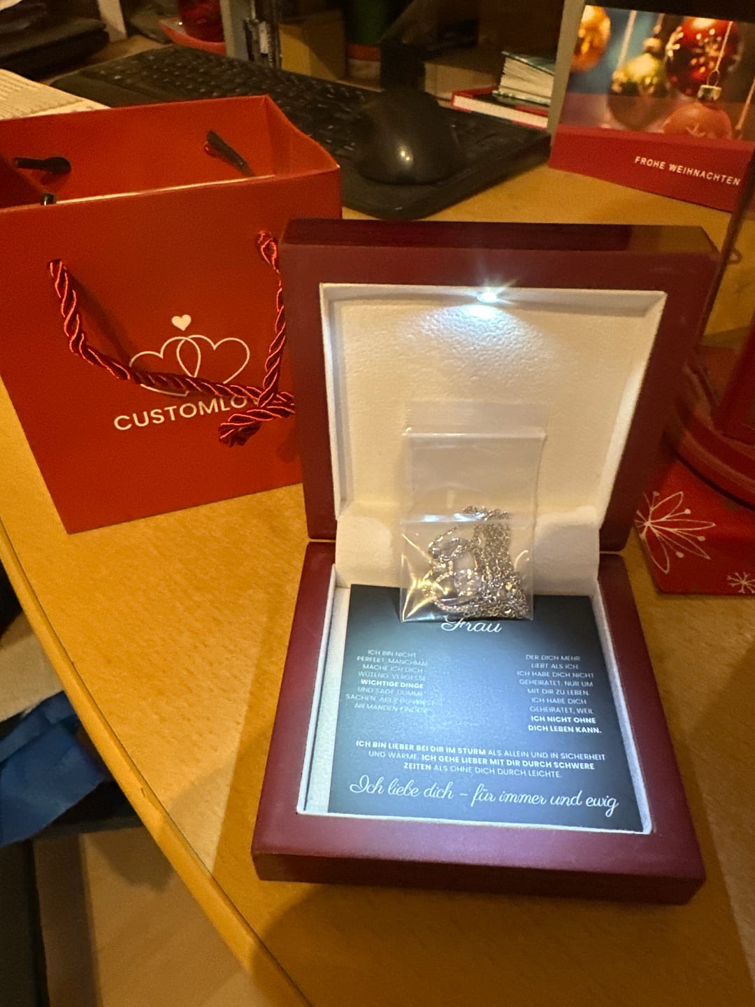 Customer photo review of Für meine Ehefrau – Gravierte Herz-Halskette
