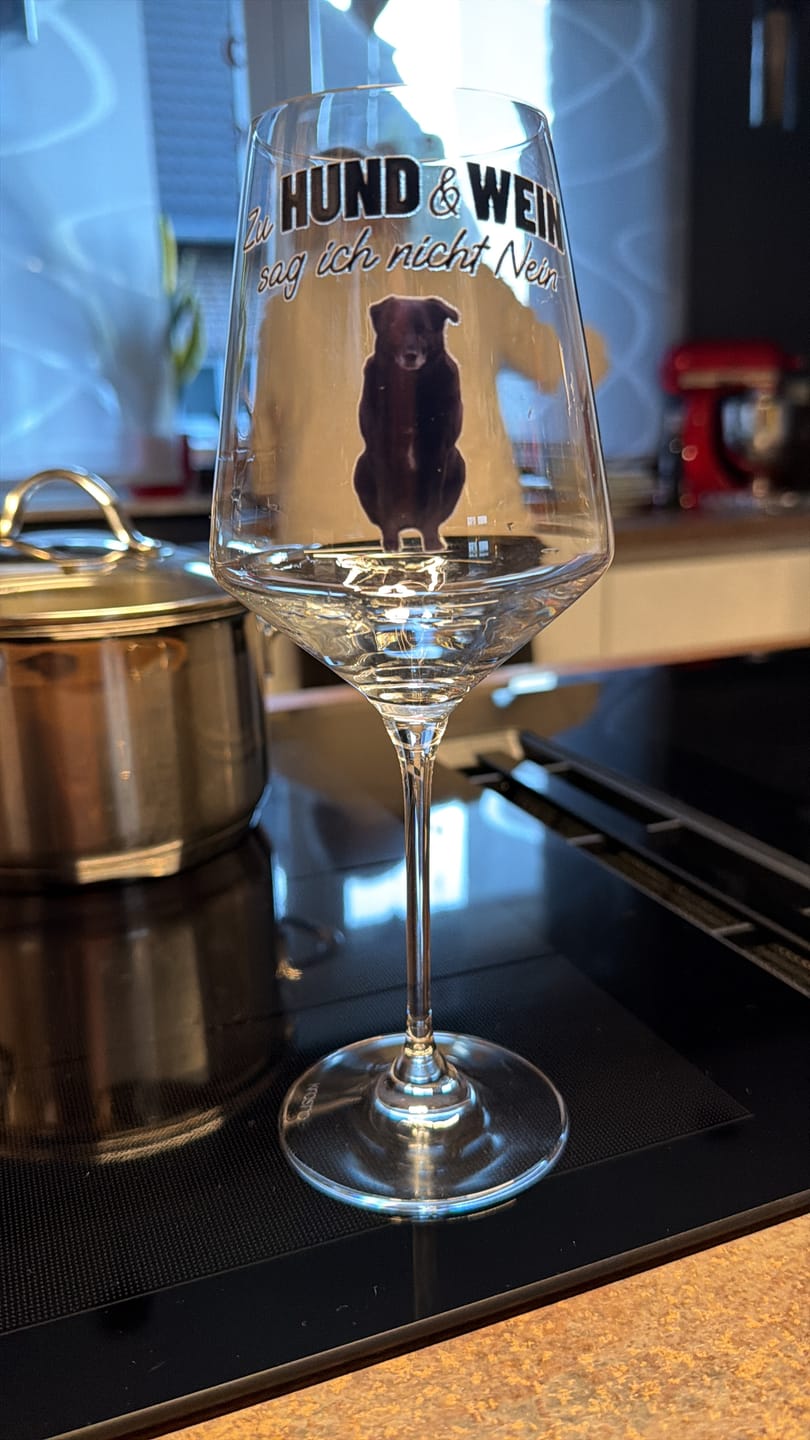 Customer photo review of Zu Hund und Wein sag ich nicht nein - Individuelles Weinglas