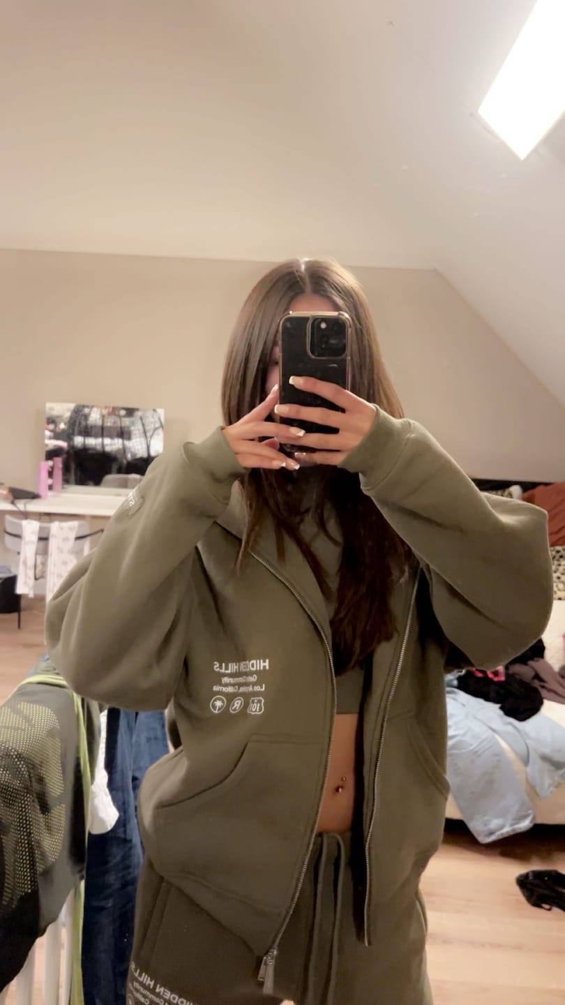 Customer photo review of LABEL ZIP HOODIE SAGE