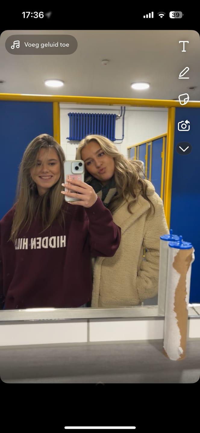 Customer photo review of KNIT HOODIE DARK PLUM