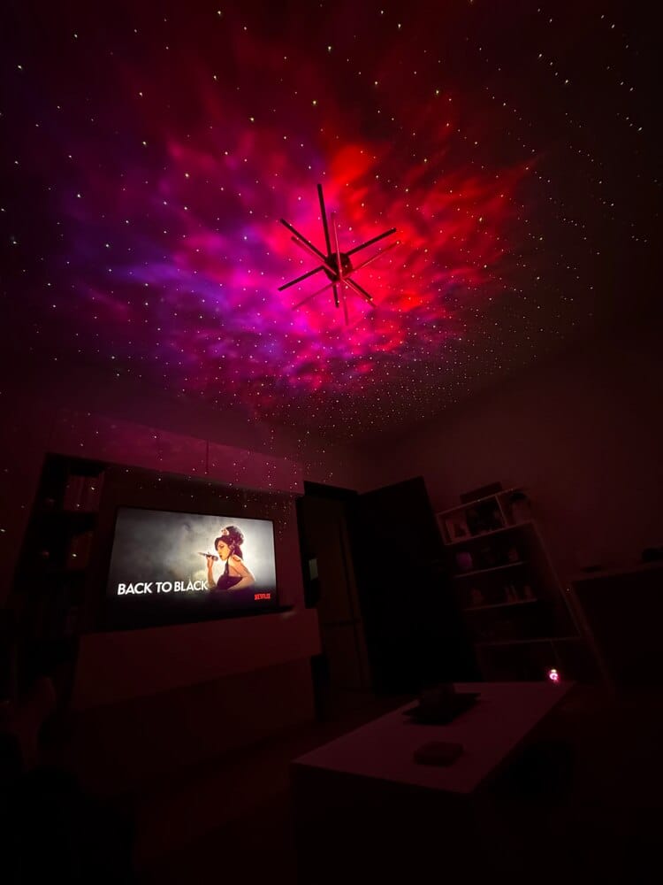 Customer photo review of Lampa de veghe tip proiector stele cu aplicatie pe telefon, galaxii pentru camera, compatibila cu Google Assistant, Amazon Alexa, temporizatir, 4 unghiuri