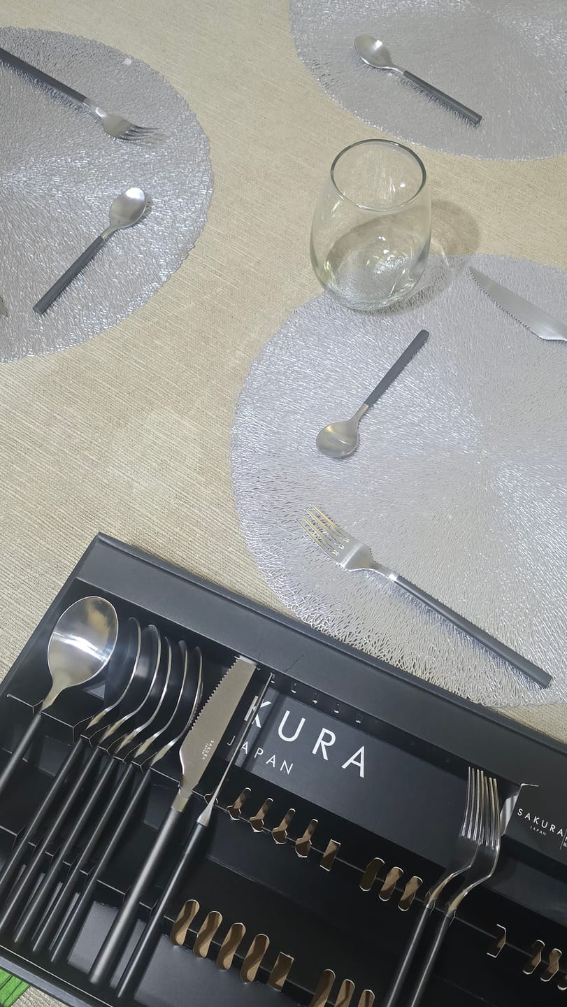 Customer photo review of Juego de Cubiertos Sakura Night Reflection 24 Piezas