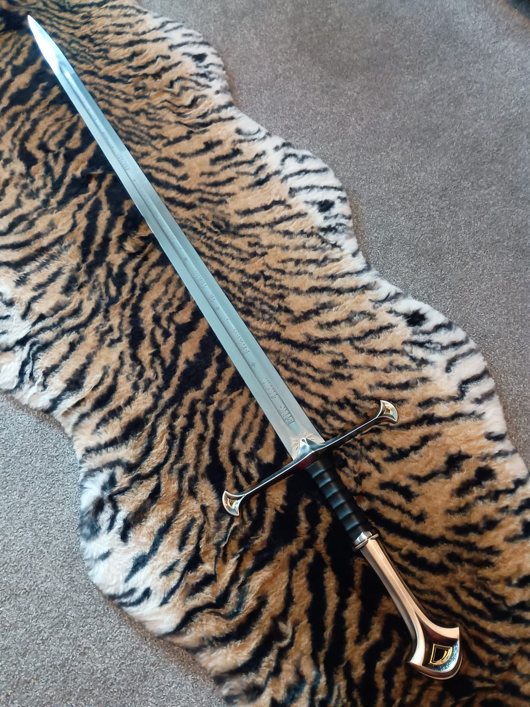 Customer photo review of Lord Of The Rings - Officially Licensed United Cutlery Anduril Sword of Aragorn