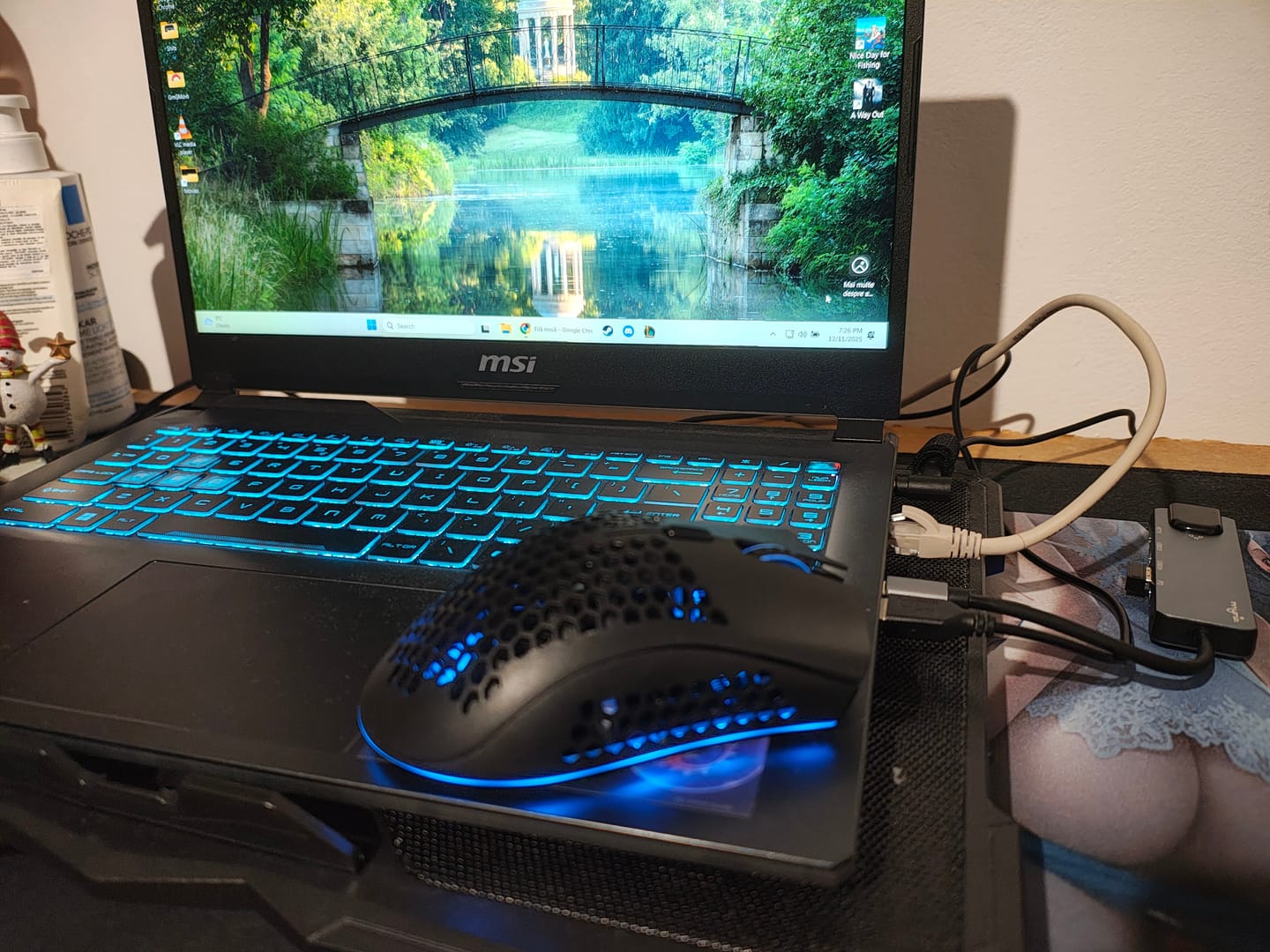Customer photo review of Mouse gaming wireless Timebox, ultrausor 95g, FastCharge, USB, 2,4 GHz, RGB Led, 2 Butoane Programabile, Negru
