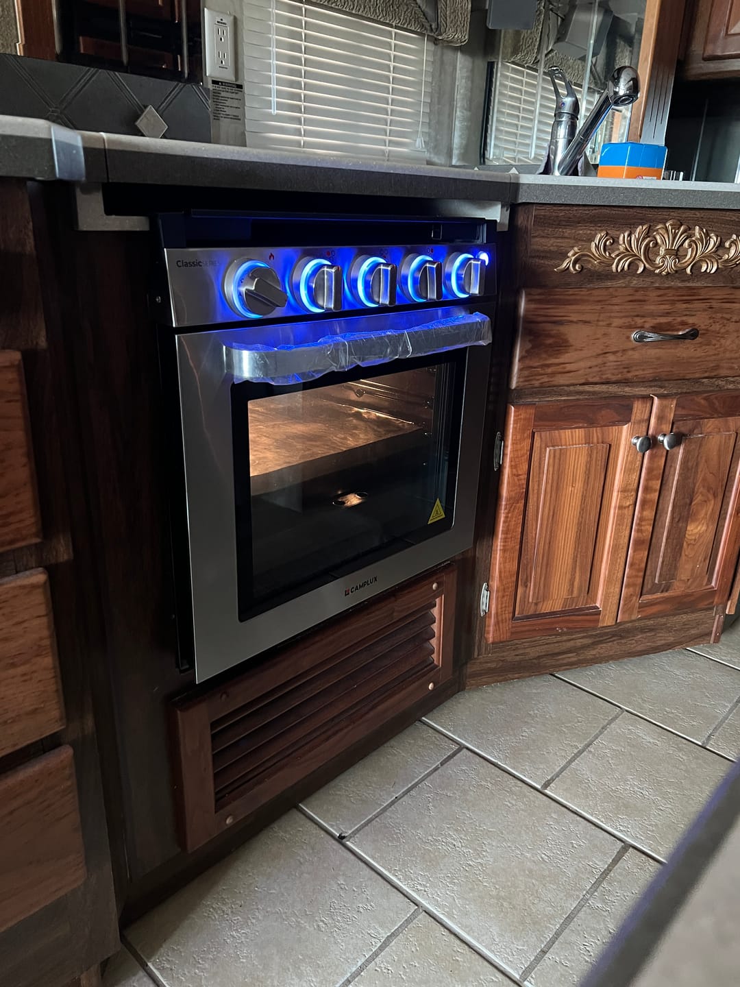 Customer photo review of Camplux RV Stove Gas Range Oven w/ 3 Burners Cooktop 21 Inches CLASSIC