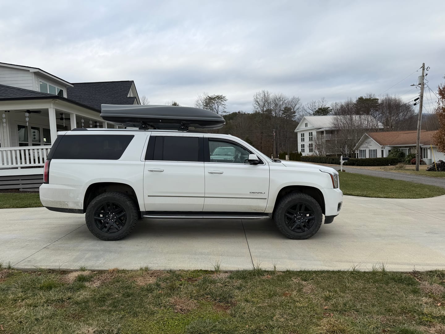 Customer photo review of 2015-2020 Chevrolet Tahoe 4WD Magnetic Struts 4 Wheel OE Replacement Kit (GC134F)