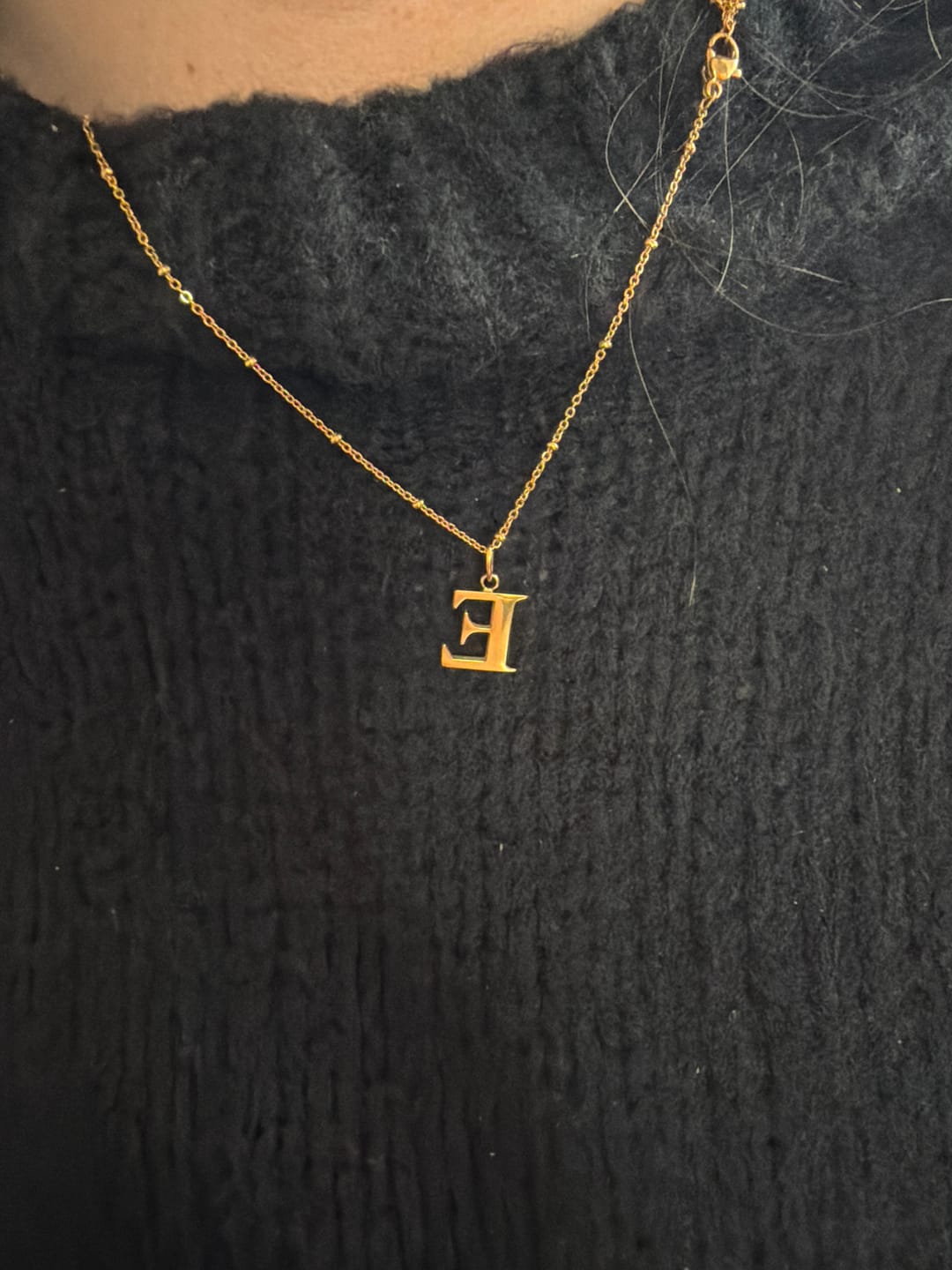 Customer photo review of E Initial Pendant Necklace + FREE Diamond Studs Gold