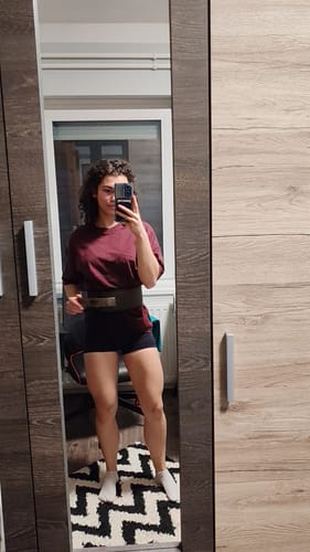 Reviewer takes a mirror selfie while wearing the 10mm Dark Grey Lever Belt.