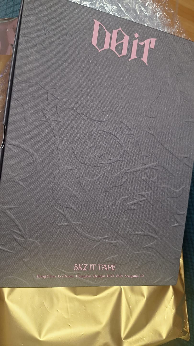 Customer photo review of (PRE-VENTA) STRAY KIDS - SKZ IT TAPE [DO IT] (DO Ver. LIMITED)
