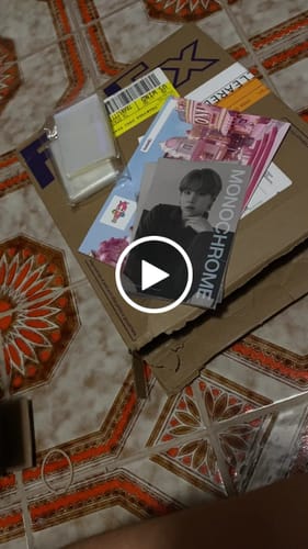 Customer video review of K-POP RANDOM BOX