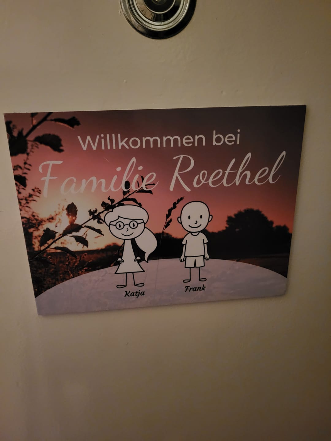 Customer photo review of Familien Türschild (UV- und wetterfest) inkl. Klebebefestigung