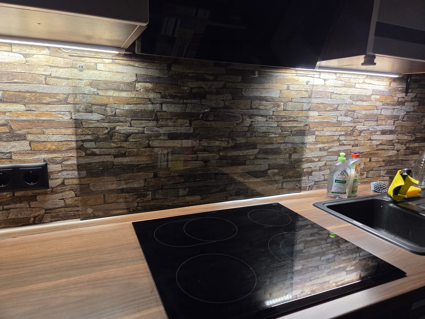 Customer photo review of Spritzschutz Küche Küchenrückwand Glas, Herd Platte Wand, Küchenwand - Klarglas