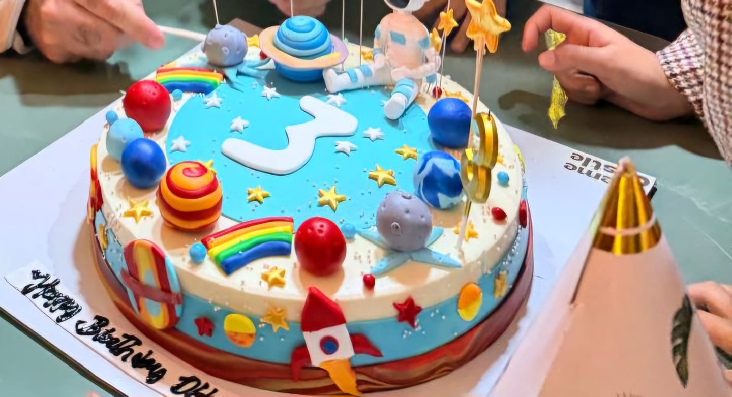 Customer photo review of Astronaut Space Cake