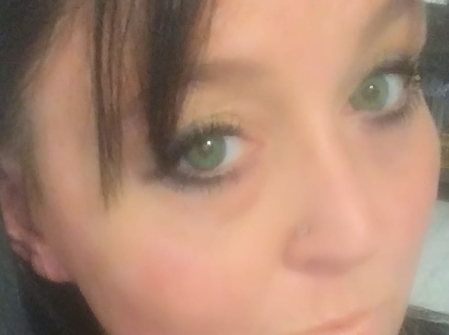 Customer photo review of Himalaya Green Prescription Coloured Contact Lenses