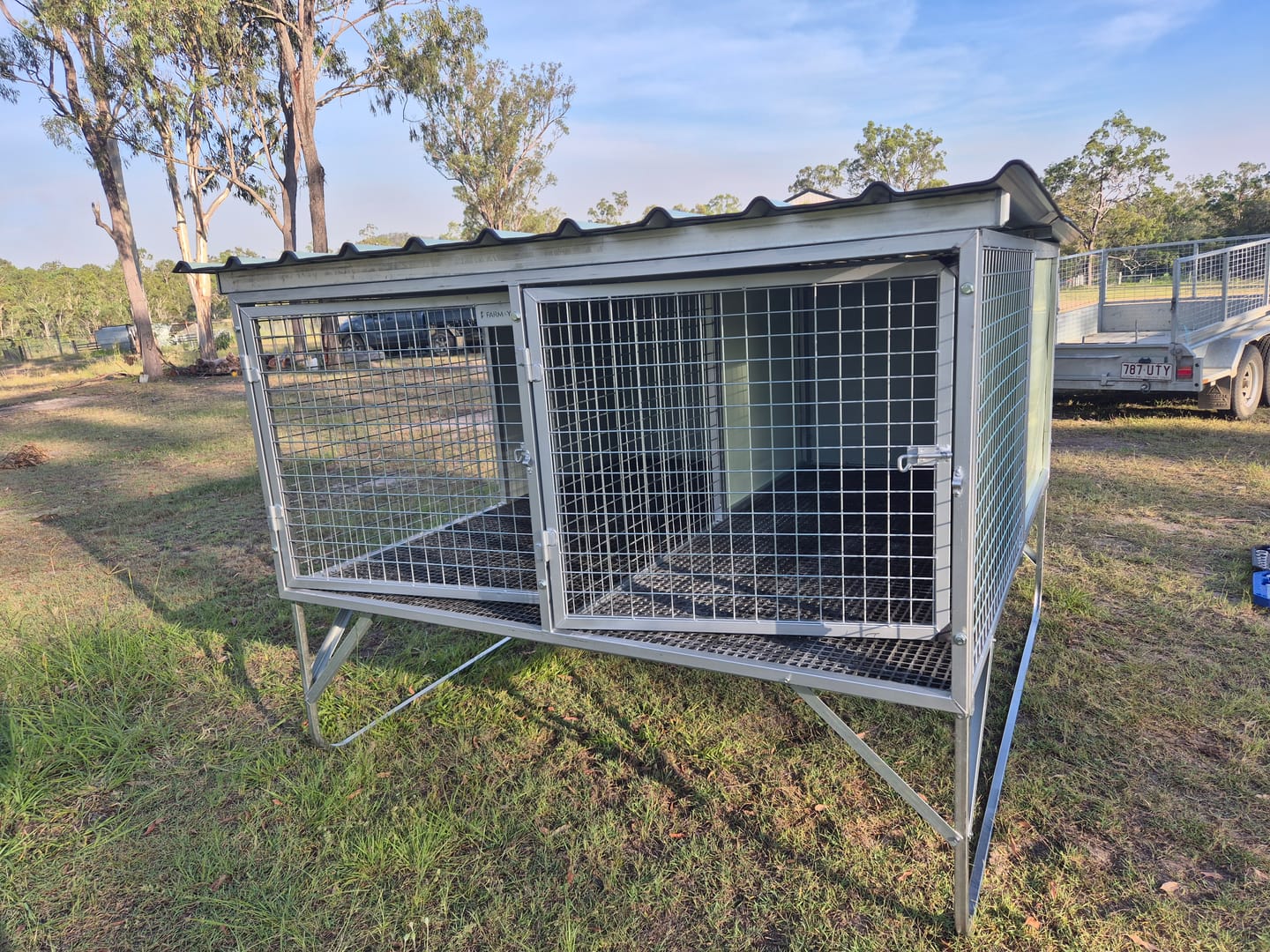 Customer photo review of Raised Safety Kennel