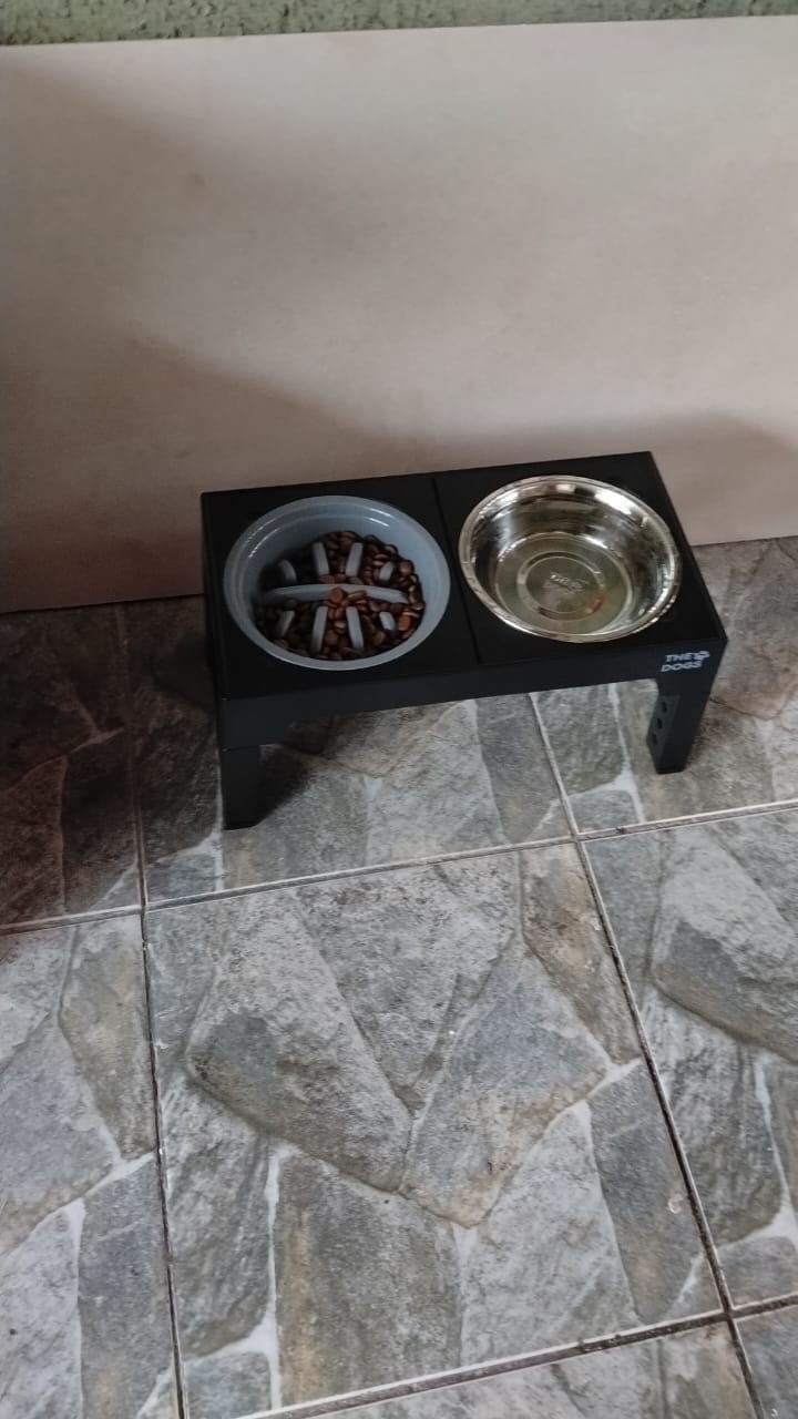 Customer photo review of Comedero Elevado THE DOGS Postura correcta en cada comida