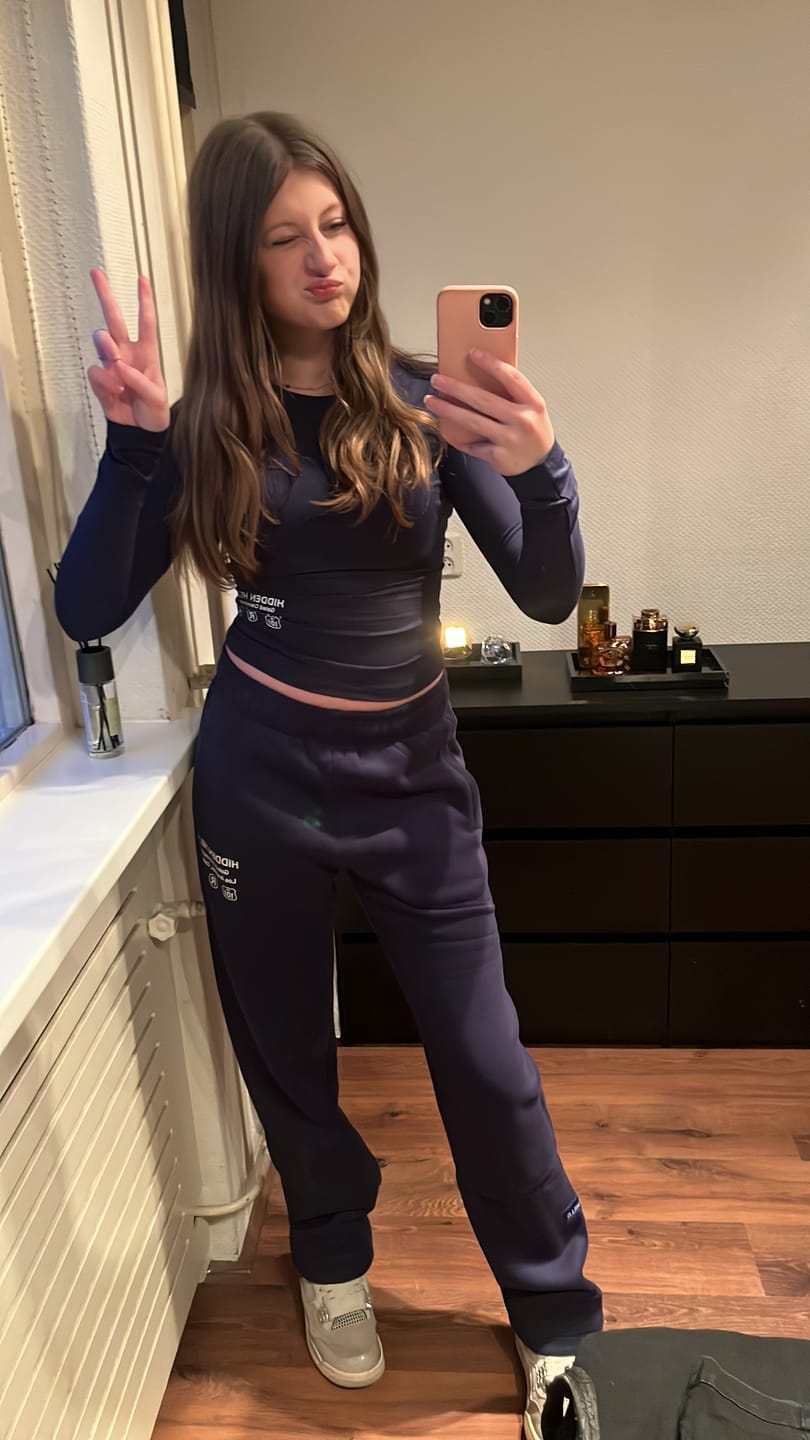 Customer photo review of LABEL STRAIGHT LEG SWEATPANTS NAVY