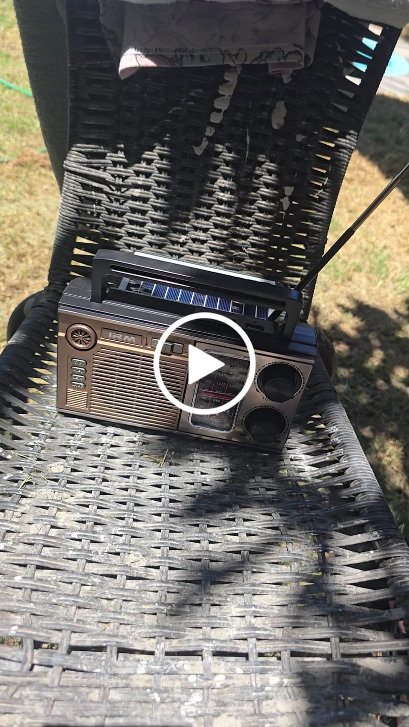 Customer video review of Radio con Panel Solar - FM / Bluetooth / Luz / Carga USB